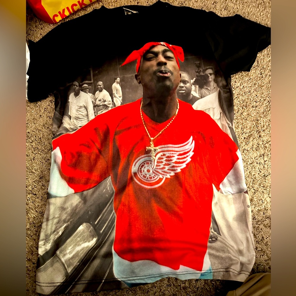 Sneak Gallery Tupac Red Wing t-shirt